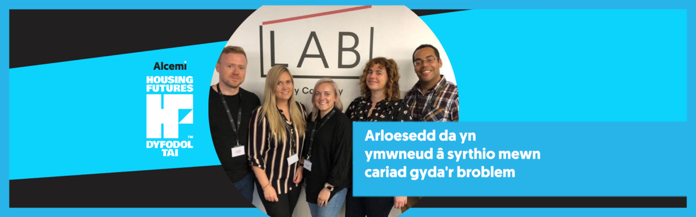 Arloesedd da yn ymwneud â syrthio mewn cariad gyda'r broblem