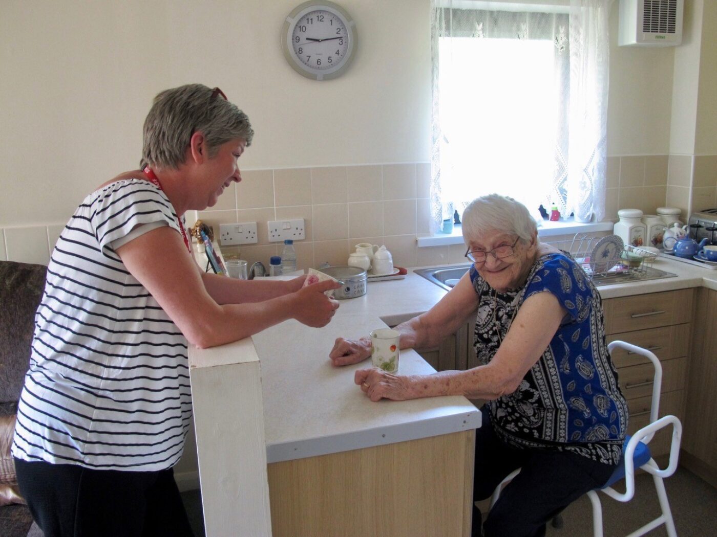 Prosiect ‘Lifft’ Tai Calon yn adfywio tenantiaid