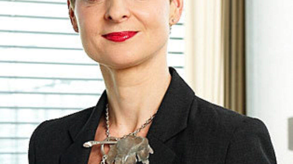 Recognise the face? Former EastEnders star Linda is speaking at our Finance Conference